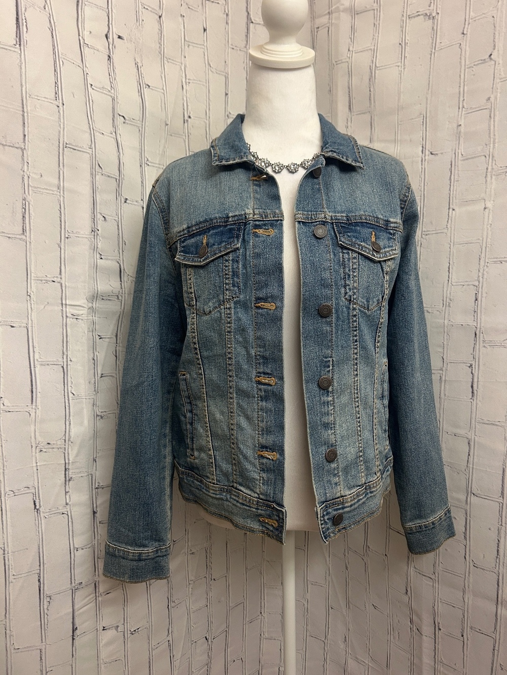 Old Navy Denim Jean Jacket Womens M Medium Light Wash Trucker Classic Casual